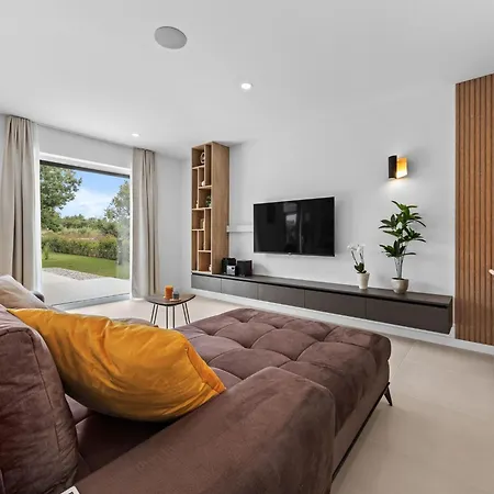 Zanetta By Interhome * Vrsar