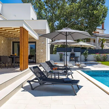 Zanetta By Interhome *